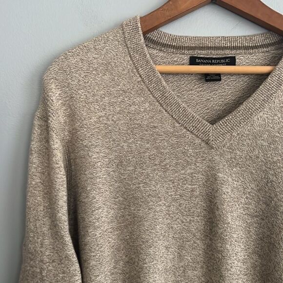 Banana Republic Men’s v neck cashmere blend tan sweater - Picture 3 of 13